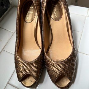 Cole Haan woven leather peep toe bronze pumps Sz 8B